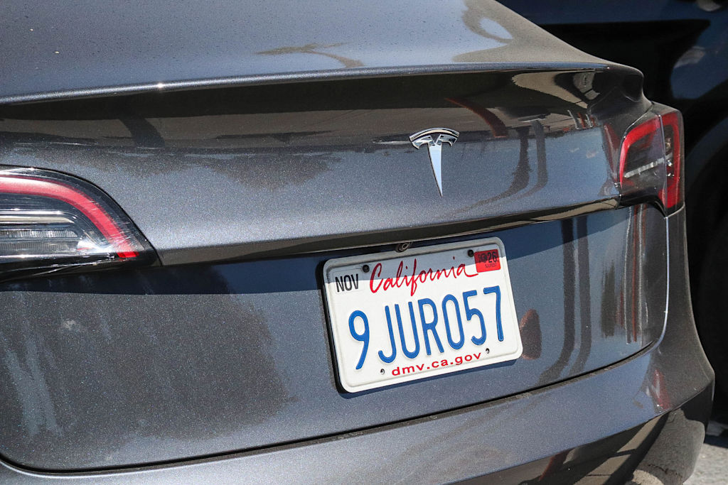 Thumbnail: 2023 Tesla Model 3 - 12