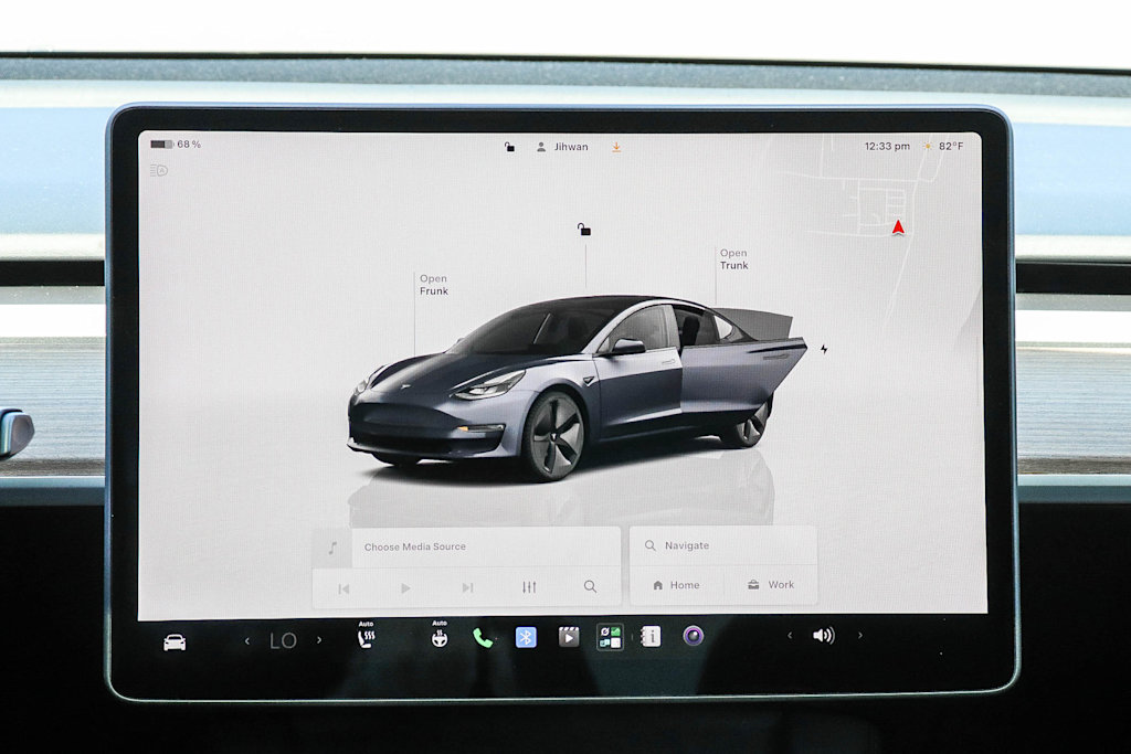 Thumbnail: 2023 Tesla Model 3 - 11