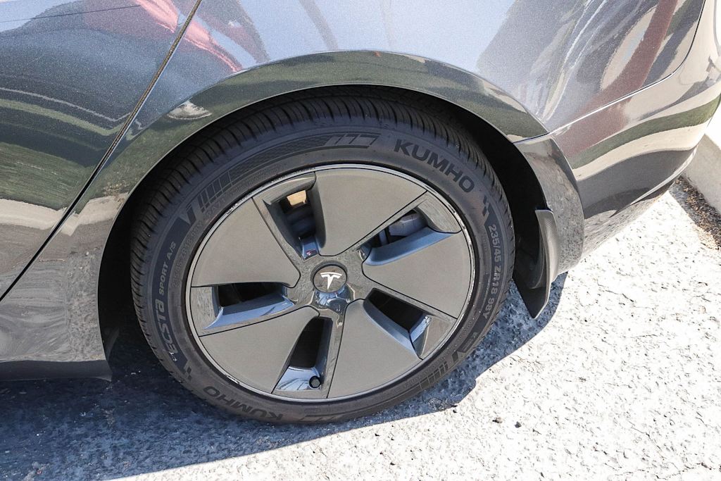 Thumbnail: 2023 Tesla Model 3 - 15