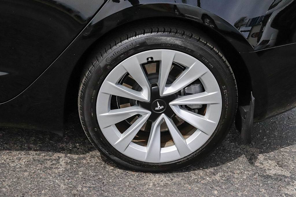 Thumbnail: 2023 Tesla Model 3 - 7
