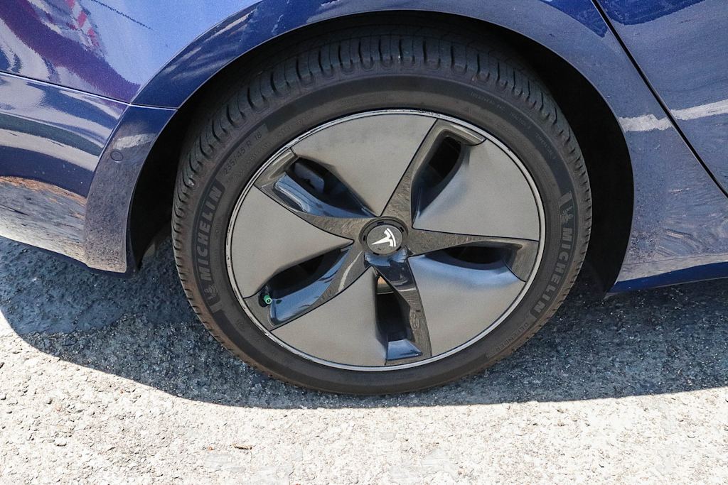 Thumbnail: 2018 Tesla Model 3 - 17