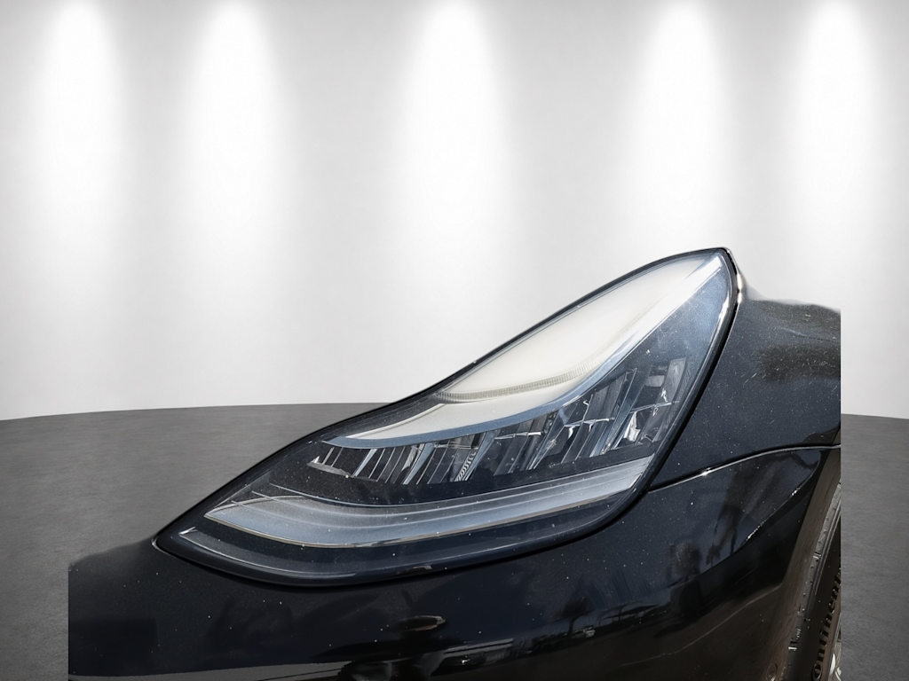 Thumbnail: 2018 Tesla Model 3 - 14