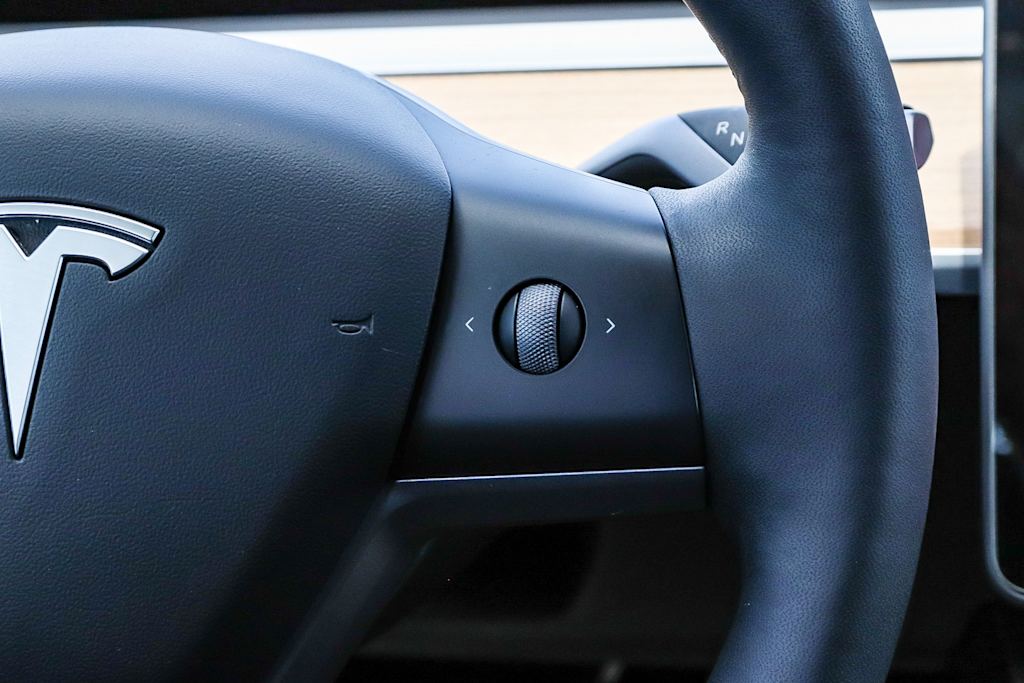 Thumbnail: 2022 Tesla Model 3 - 21