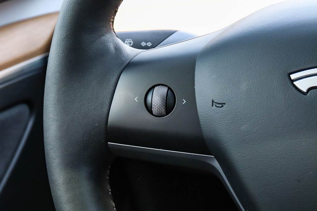 Thumbnail: 2022 Tesla Model 3 - 21
