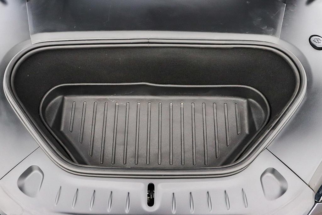 Thumbnail: 2023 Tesla Model S - 28