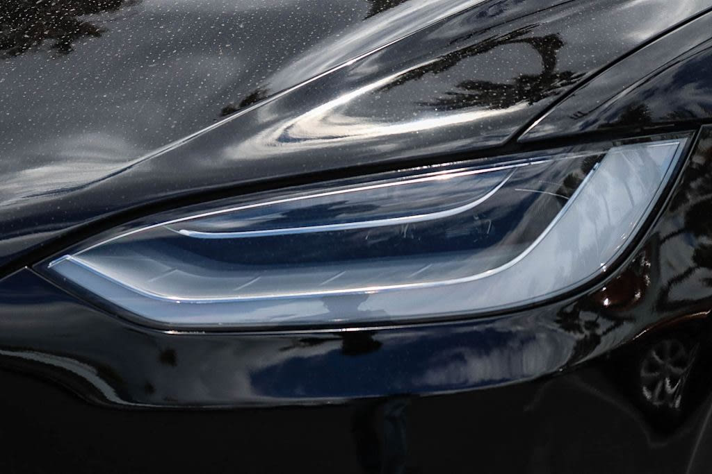 Thumbnail: 2020 Tesla Model X - 8