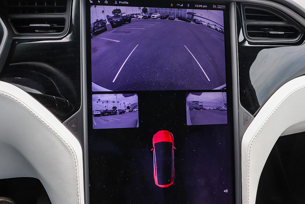Thumbnail: 2020 Tesla Model X - 23