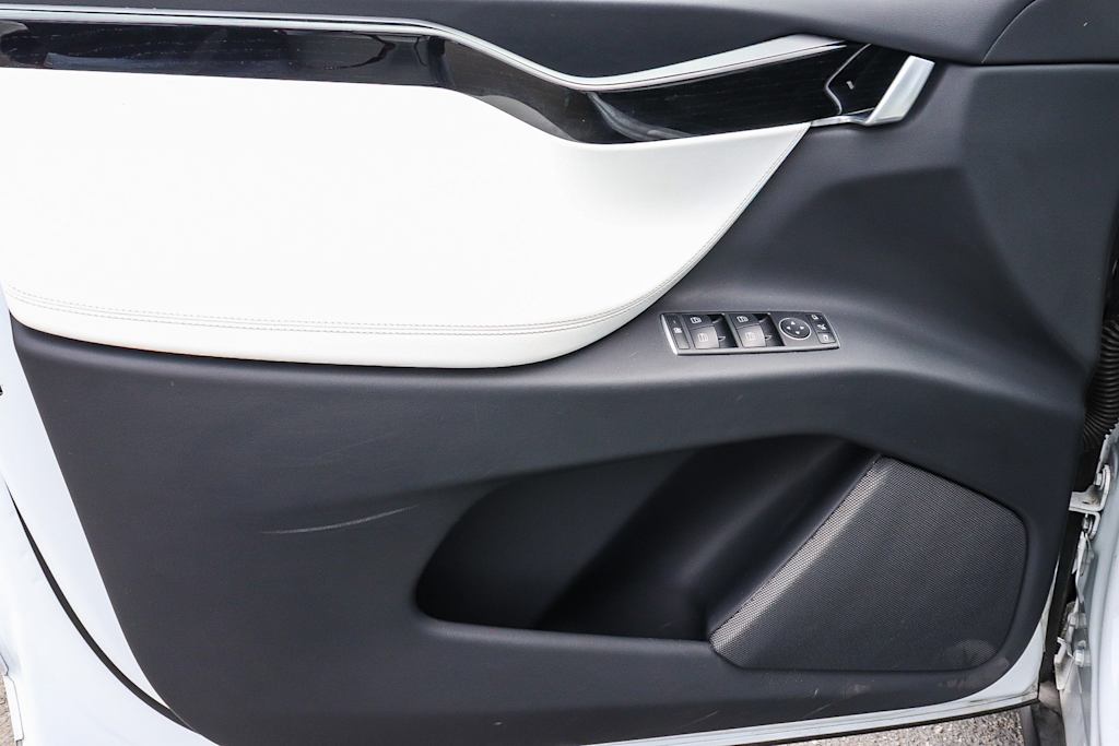 Thumbnail: 2020 Tesla Model X - 21
