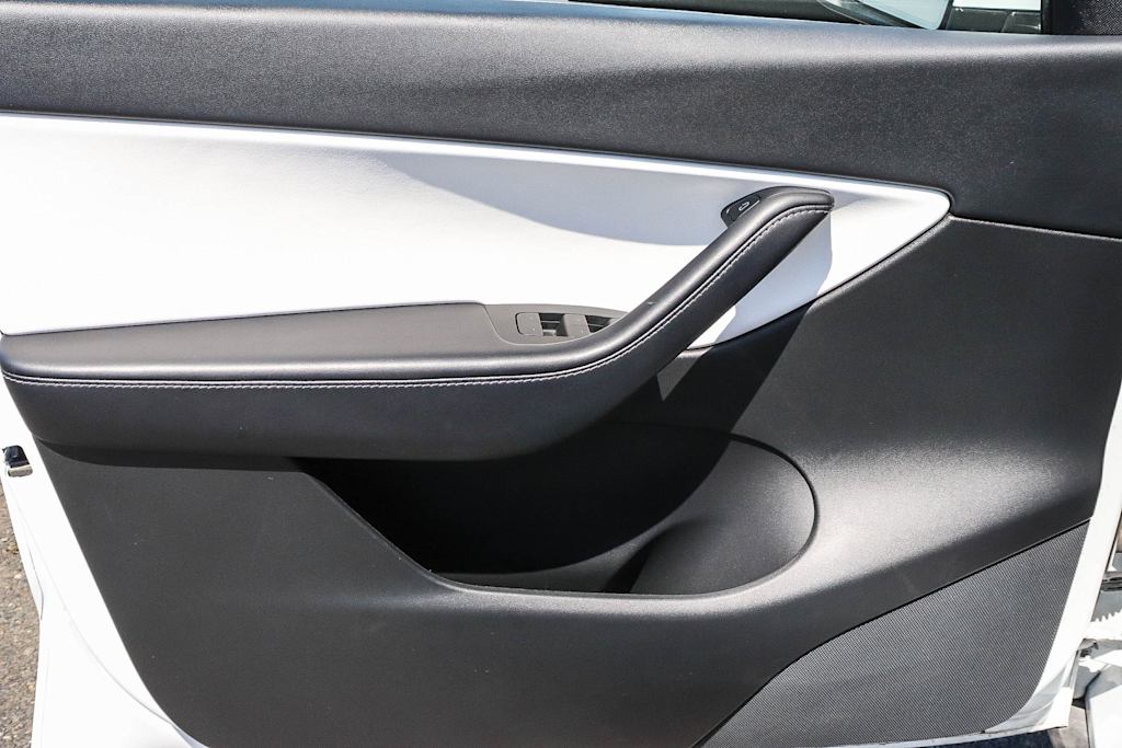 Thumbnail: 2021 Tesla Model Y - 25