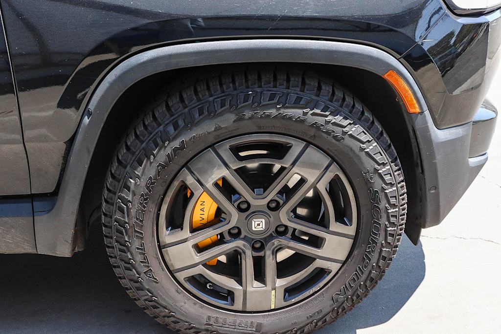 Thumbnail: 2023 Rivian R1S - 21