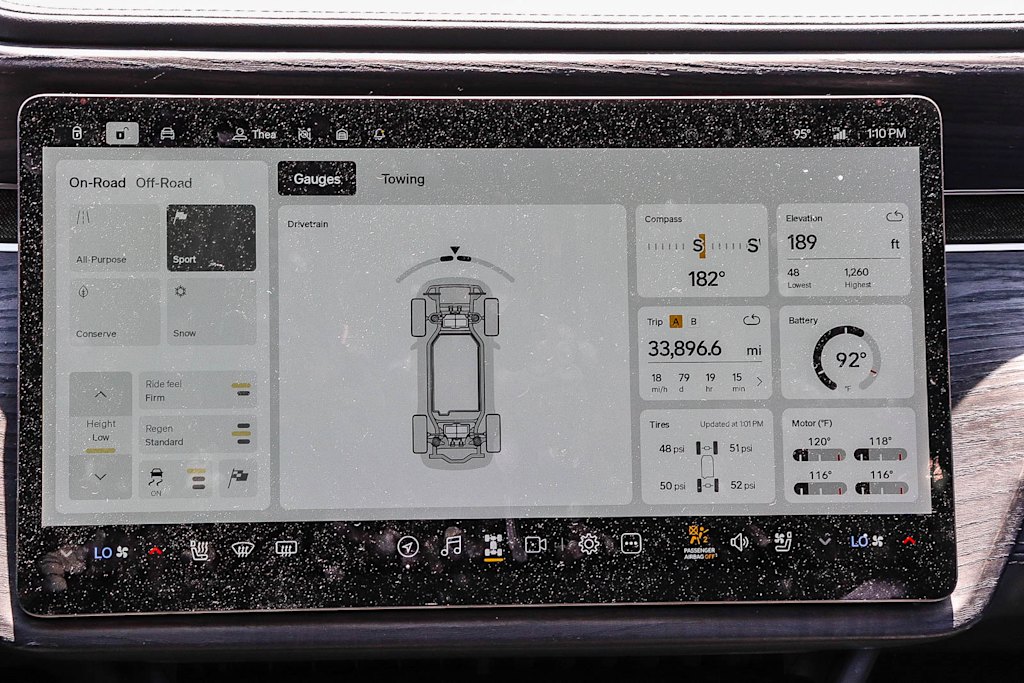 Thumbnail: 2023 Rivian R1S - 11