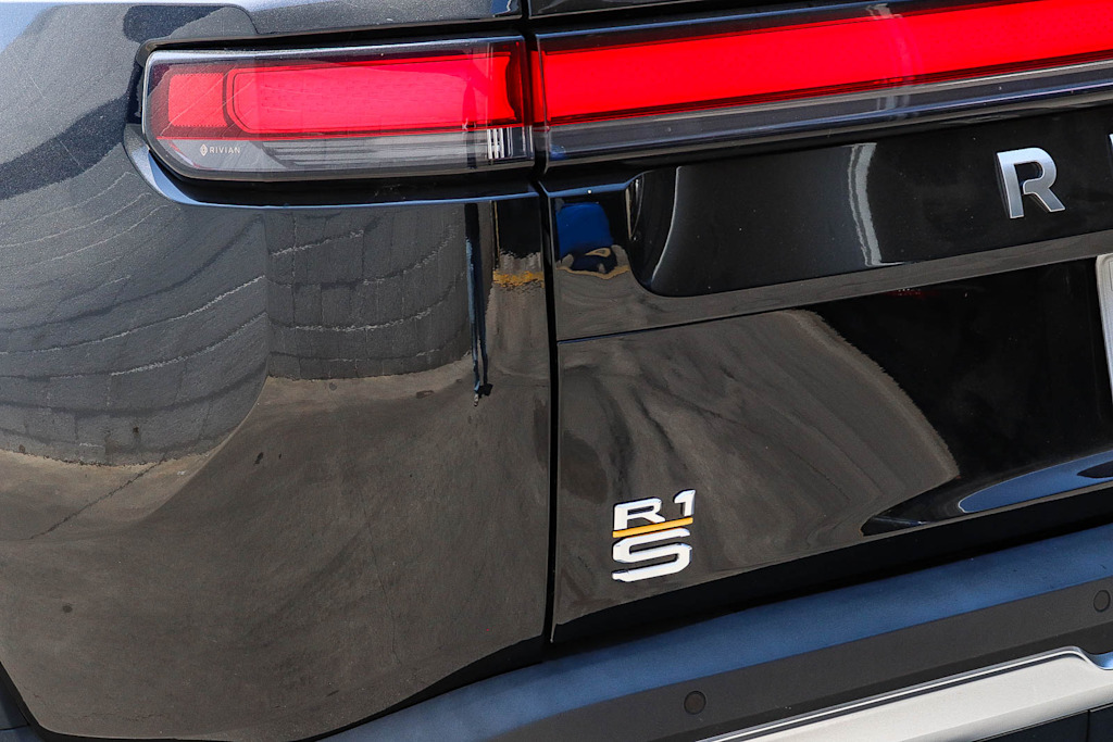 Thumbnail: 2023 Rivian R1S - 15