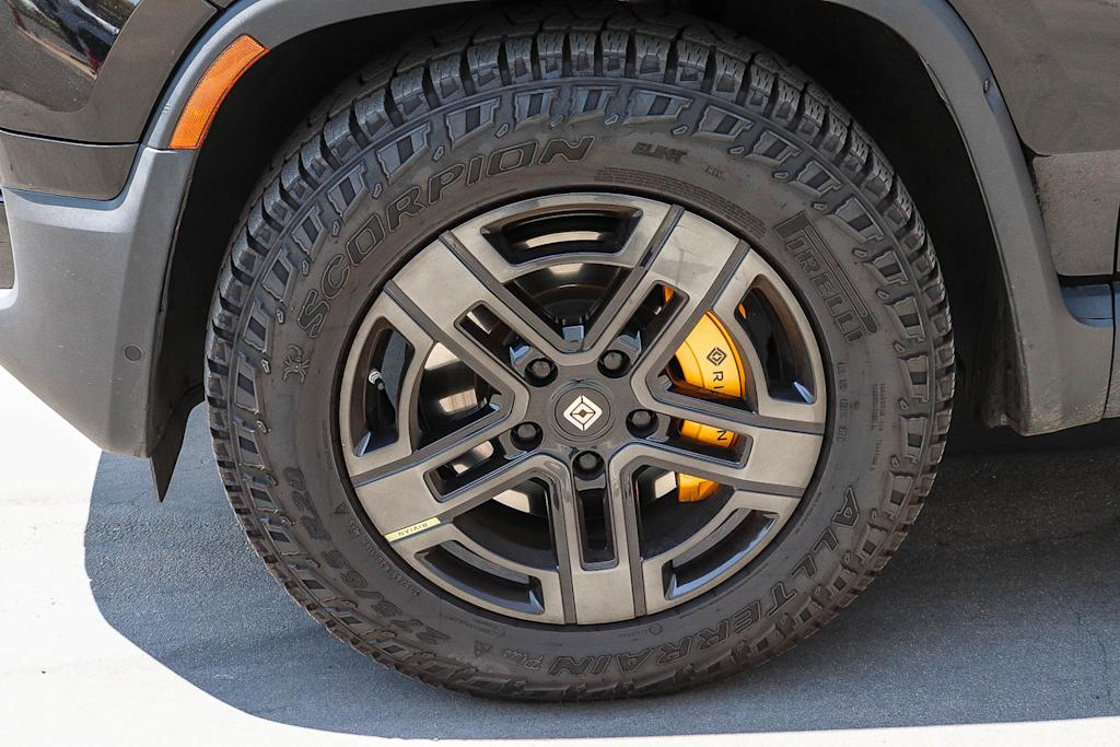 Thumbnail: 2023 Rivian R1S - 7