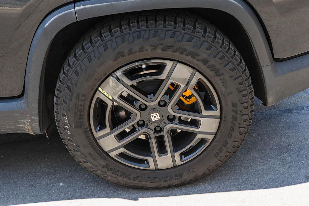 Thumbnail: 2023 Rivian R1S - 14