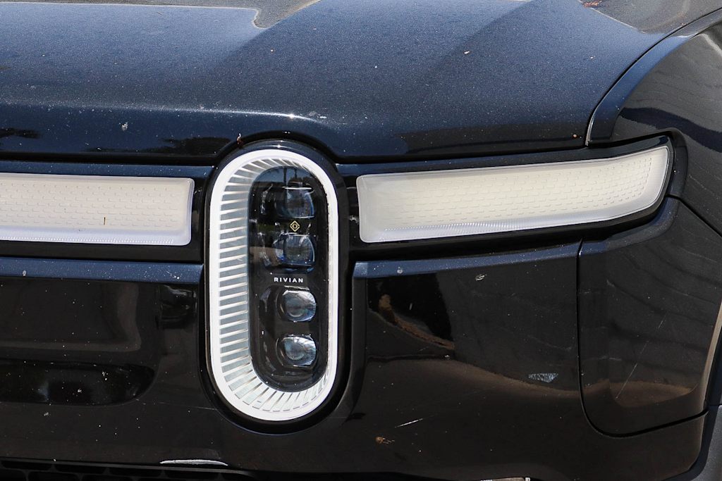 Thumbnail: 2023 Rivian R1S - 6