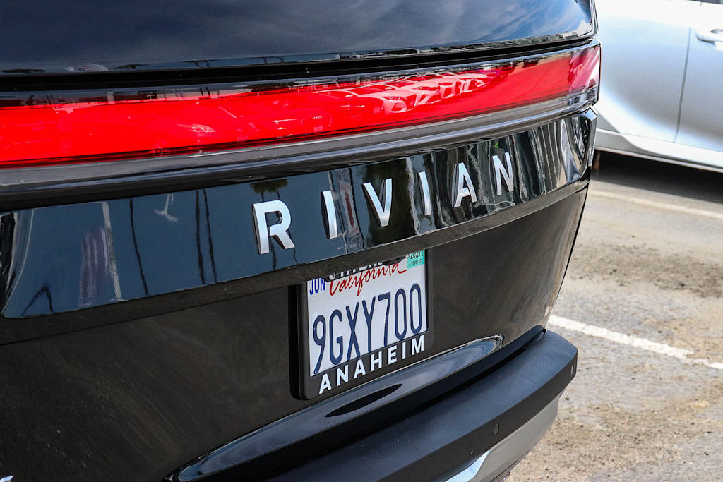 Thumbnail: 2023 Rivian R1S - 17