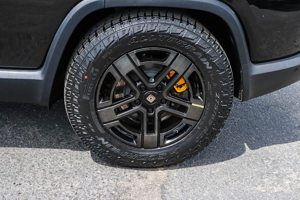 Thumbnail: 2023 Rivian R1S - 7