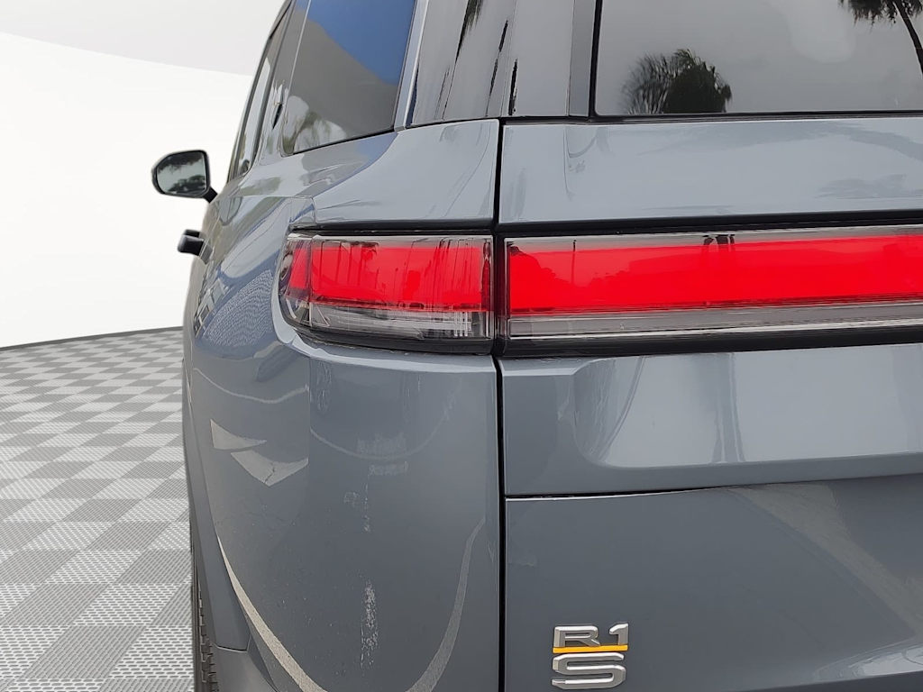 Thumbnail: 2023 Rivian R1S - 18
