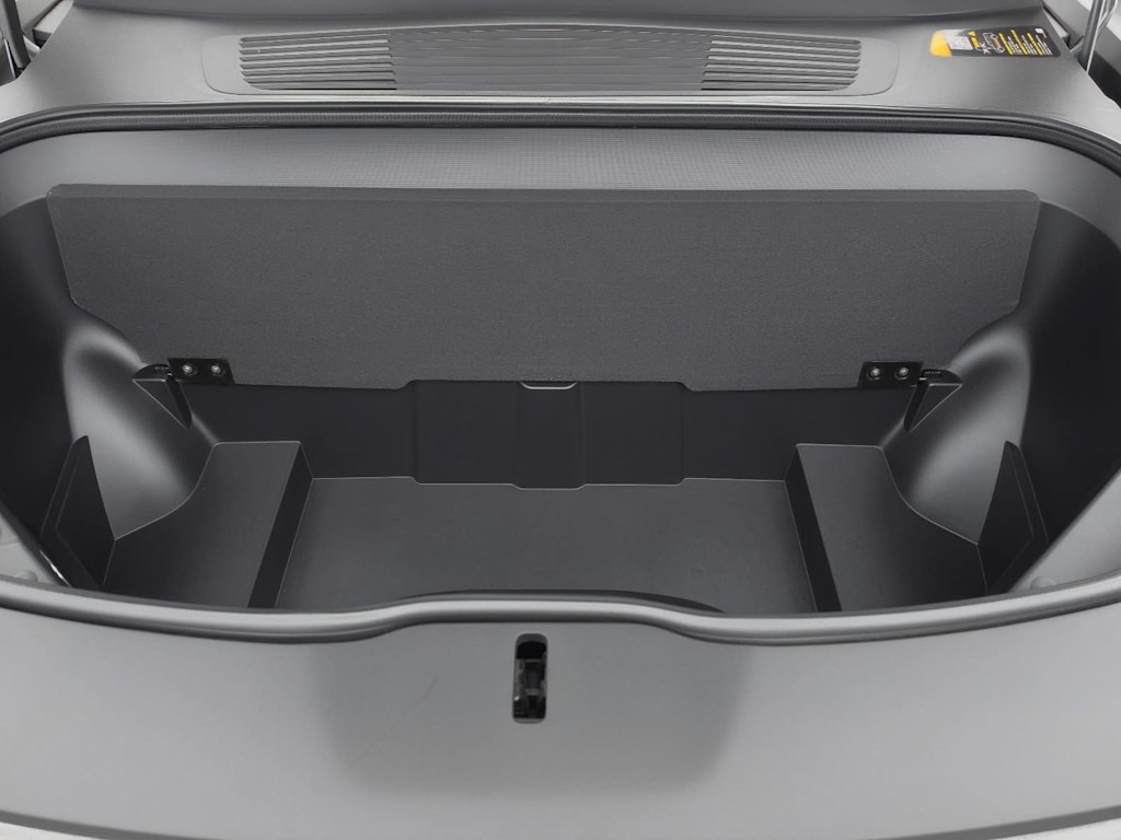 Thumbnail: 2023 Rivian R1S - 27