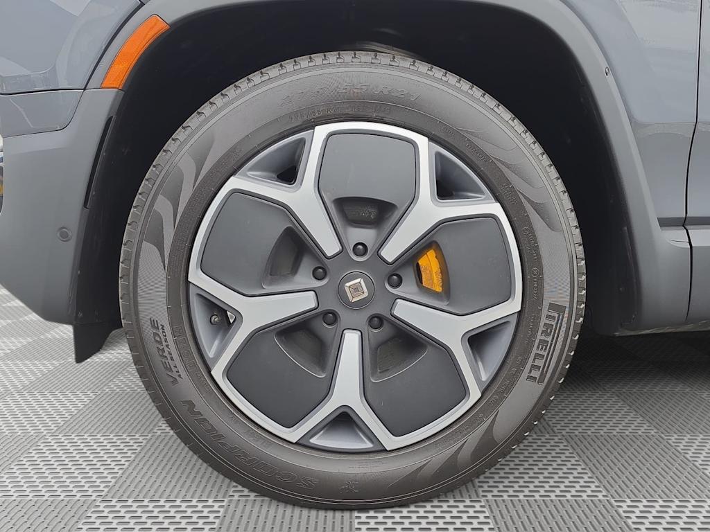Thumbnail: 2023 Rivian R1S - 7