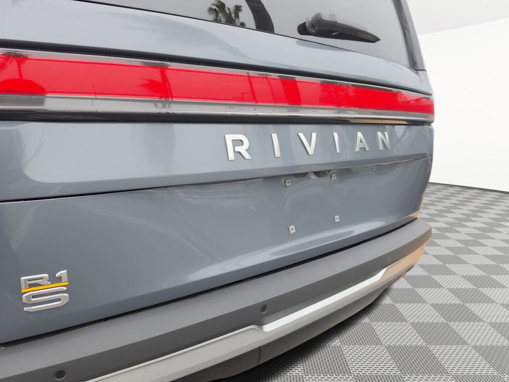 Thumbnail: 2023 Rivian R1S - 6