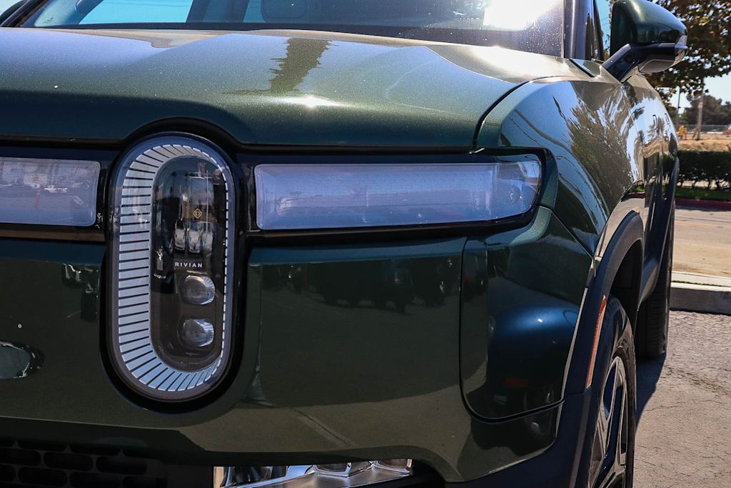 Thumbnail: 2024 Rivian R1S - 12