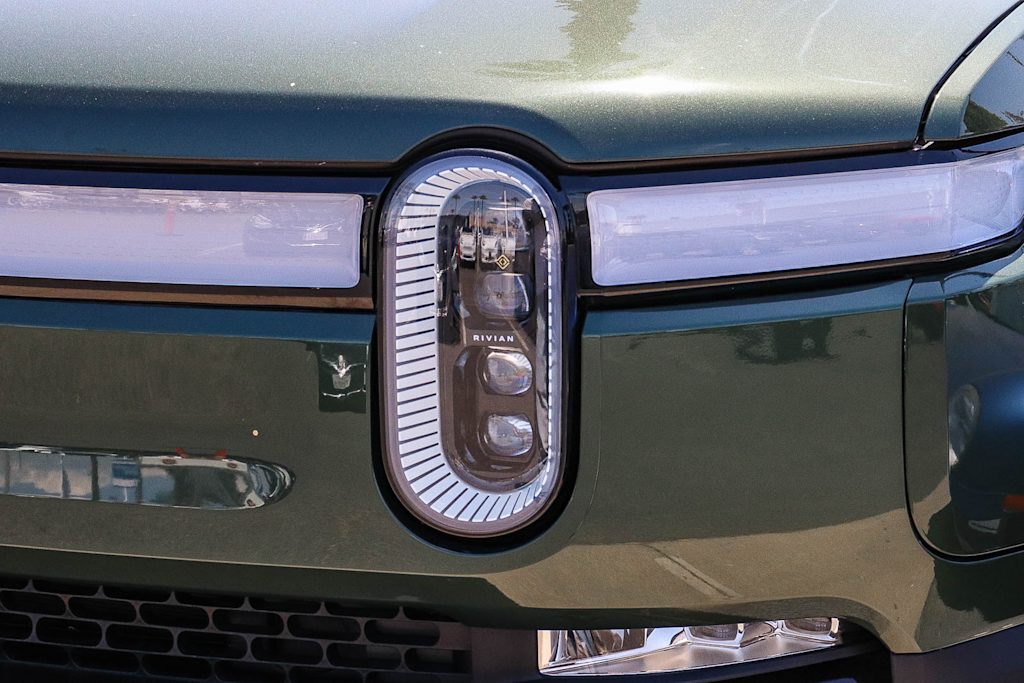 Thumbnail: 2024 Rivian R1S - 6