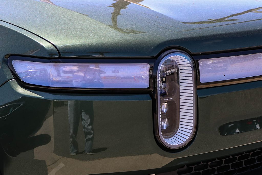 Thumbnail: 2024 Rivian R1S - 23