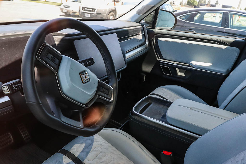 Thumbnail: 2024 Rivian R1S - 2