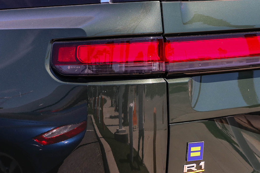 Thumbnail: 2024 Rivian R1S - 15