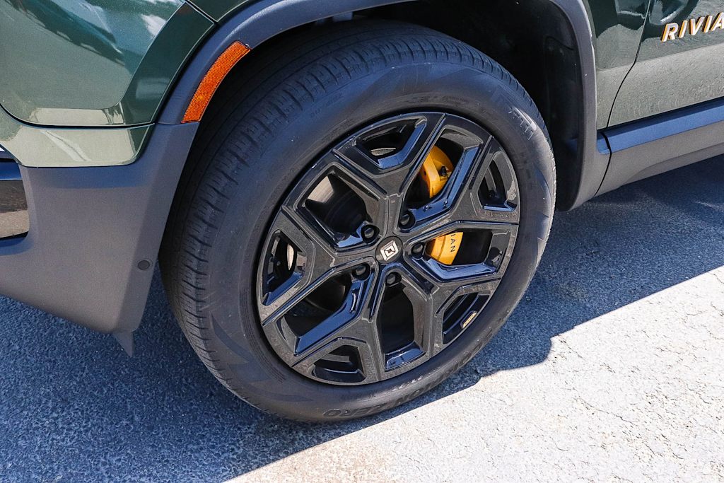 Thumbnail: 2024 Rivian R1S - 7
