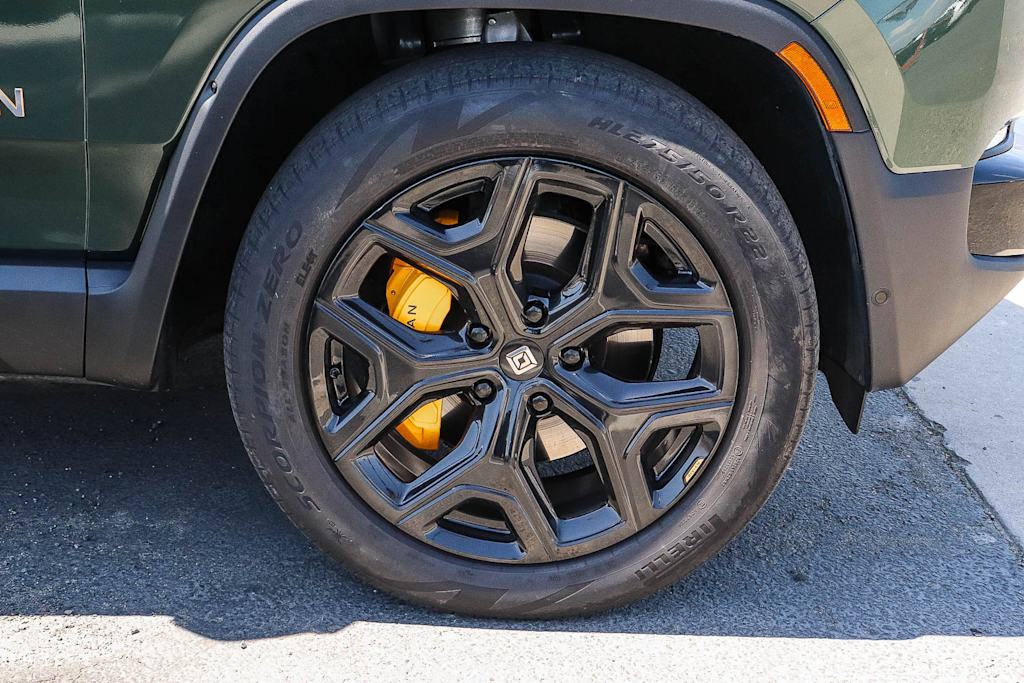 Thumbnail: 2024 Rivian R1S - 21