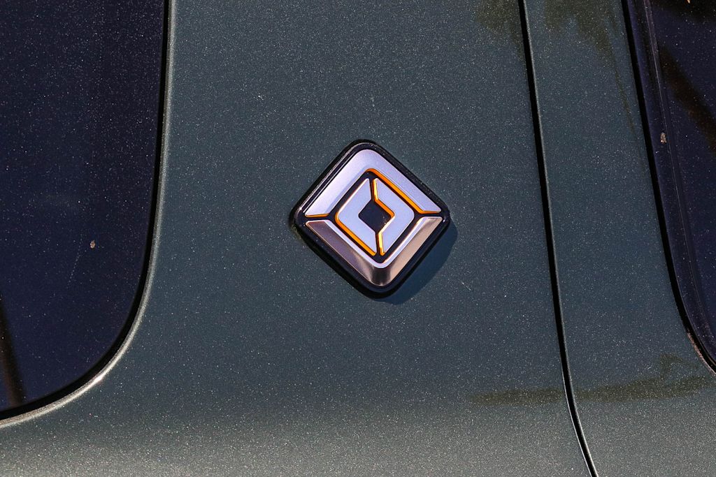 Thumbnail: 2024 Rivian R1S - 20