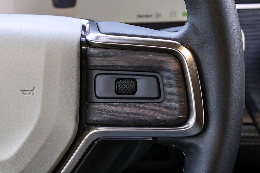 Thumbnail: 2024 Rivian R1S - 22