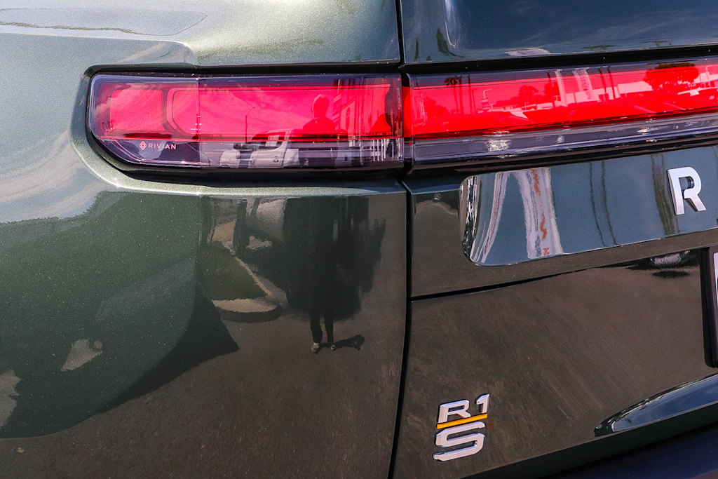 Thumbnail: 2024 Rivian R1S - 18