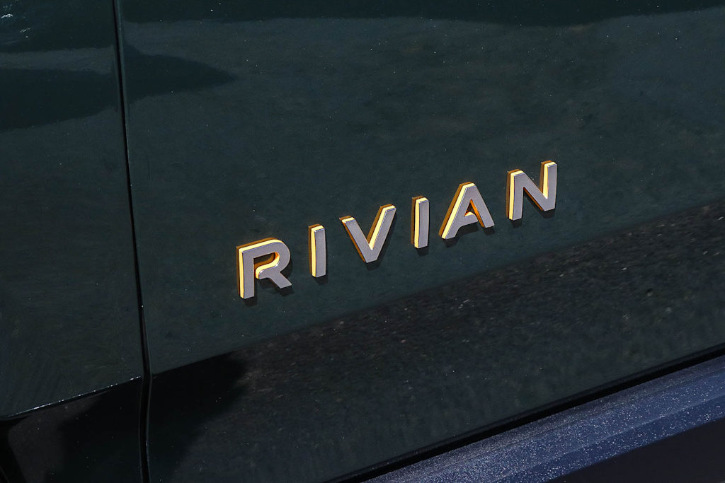 Thumbnail: 2024 Rivian R1S - 6
