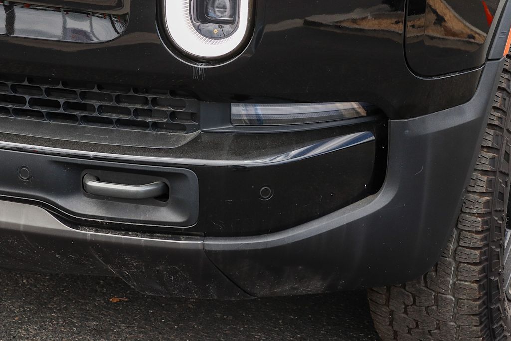 Thumbnail: 2025 Rivian R1S - 14