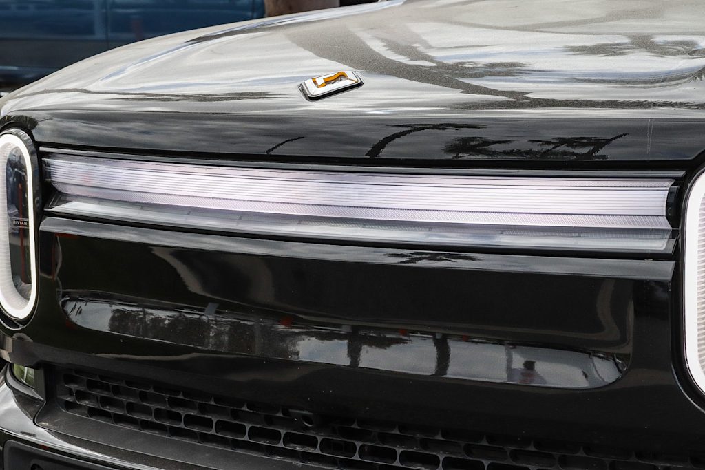 Thumbnail: 2025 Rivian R1S - 13