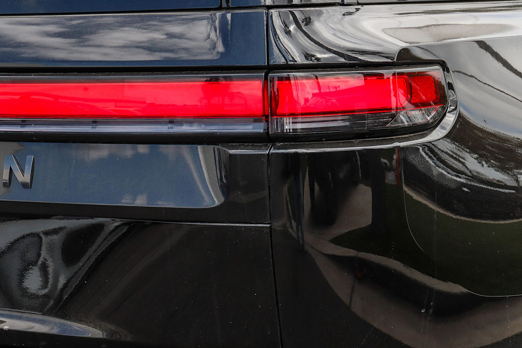 Thumbnail: 2025 Rivian R1S - 19