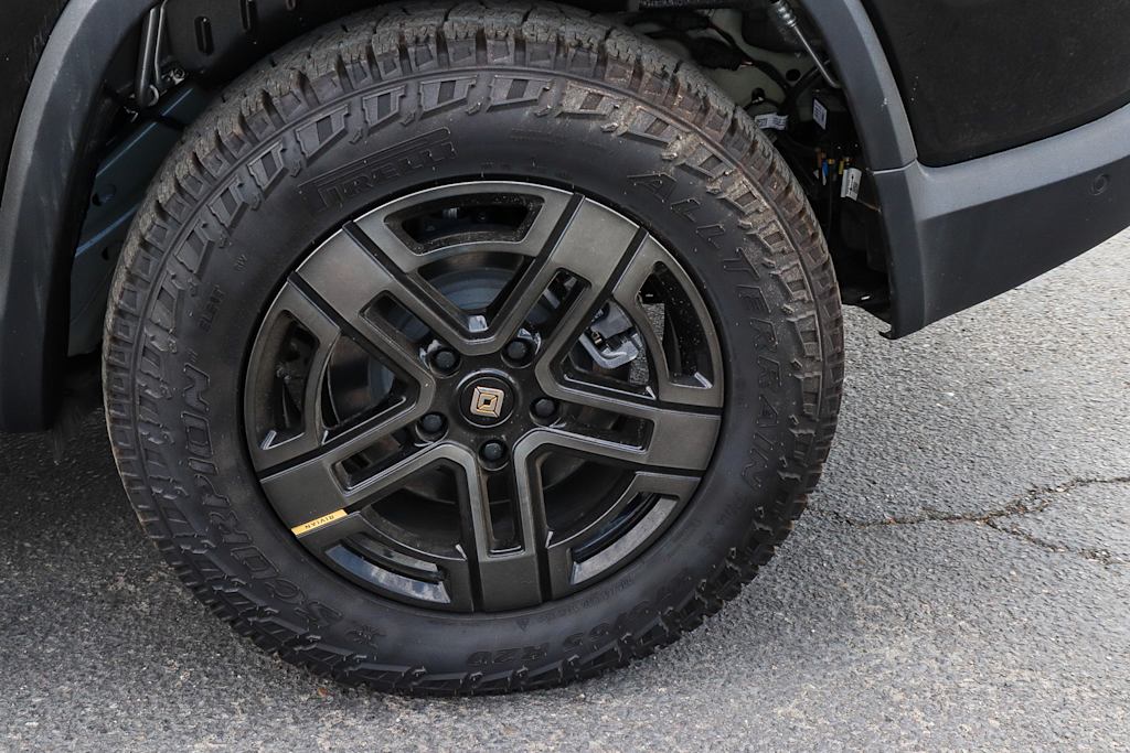 Thumbnail: 2025 Rivian R1S - 15