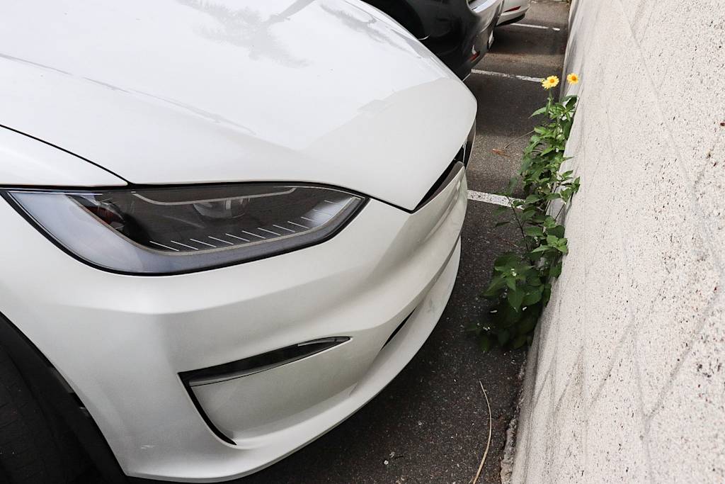 Thumbnail: 2023 Tesla Model X - 7