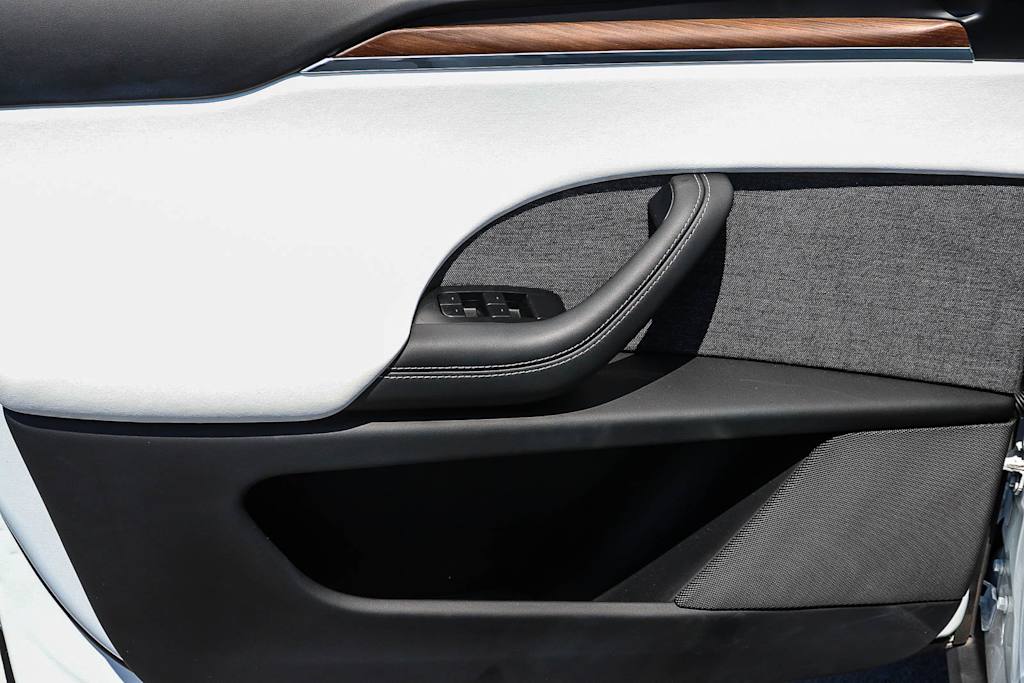 Thumbnail: 2022 Tesla Model X - 26