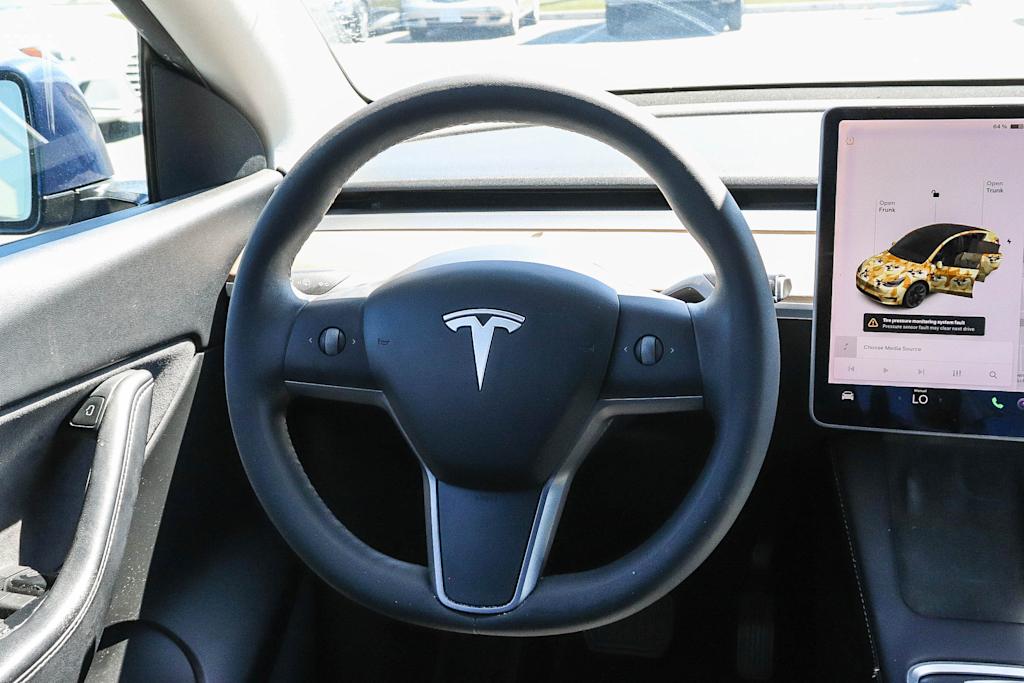 Thumbnail: 2022 Tesla Model Y - 8