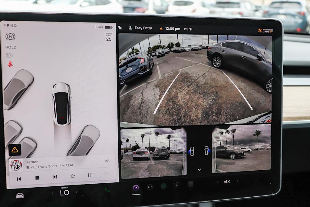 Thumbnail: 2022 Tesla Model Y - 26