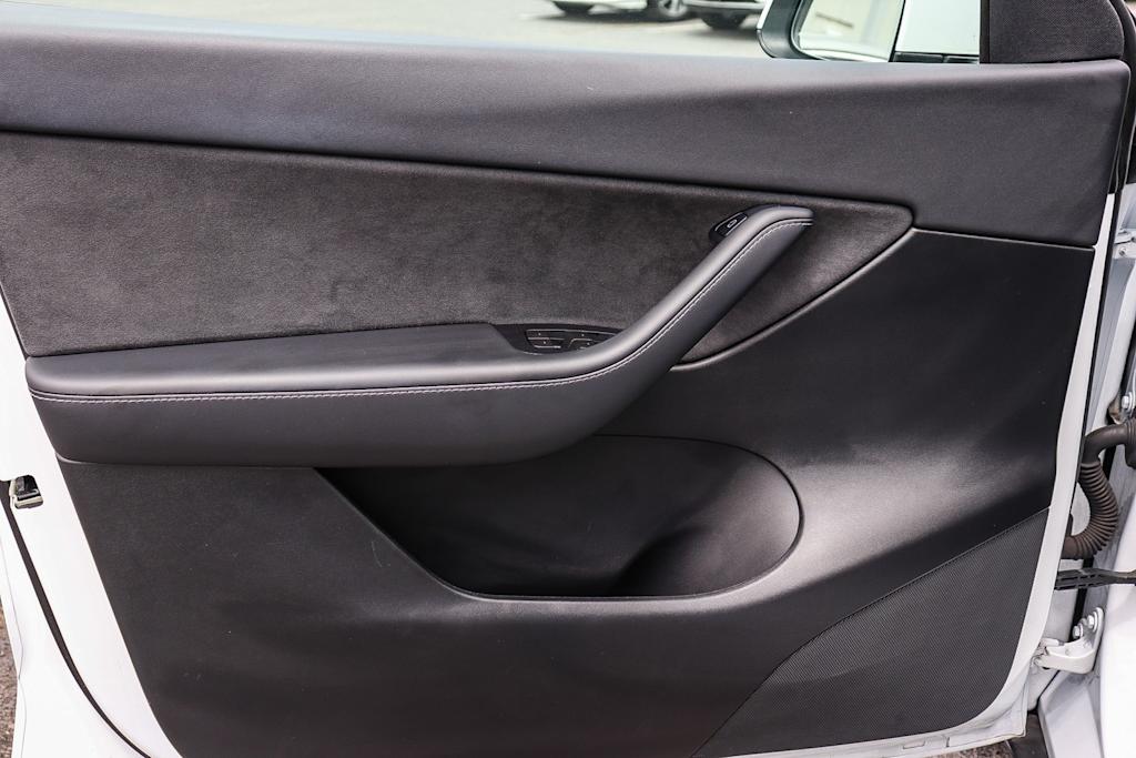 Thumbnail: 2022 Tesla Model Y - 23