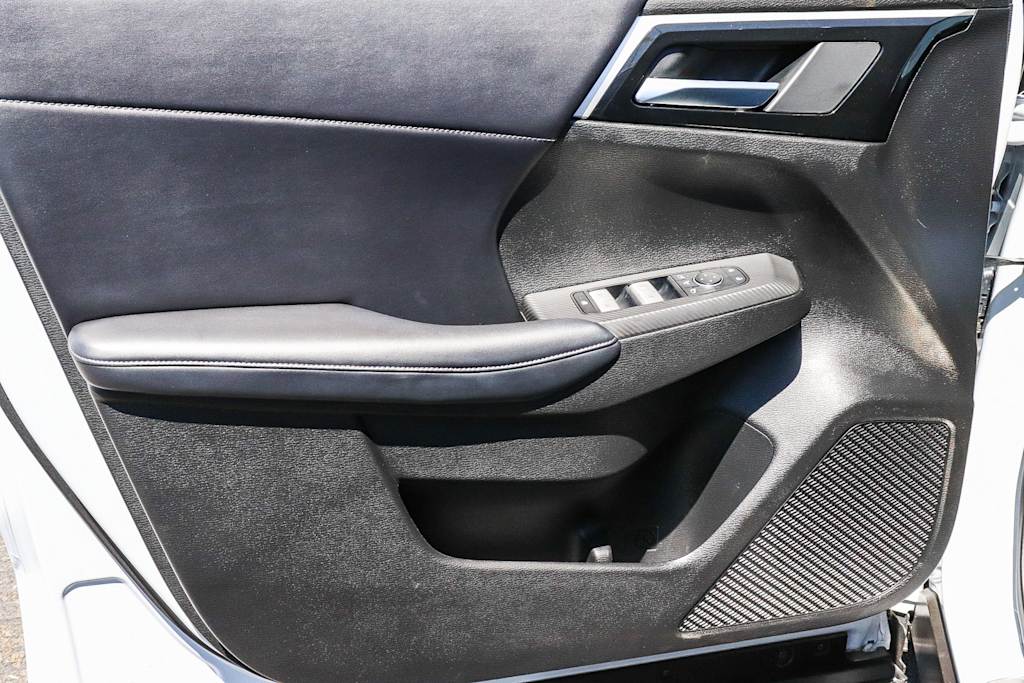 Thumbnail: 2024 Mitsubishi Outlander - 28