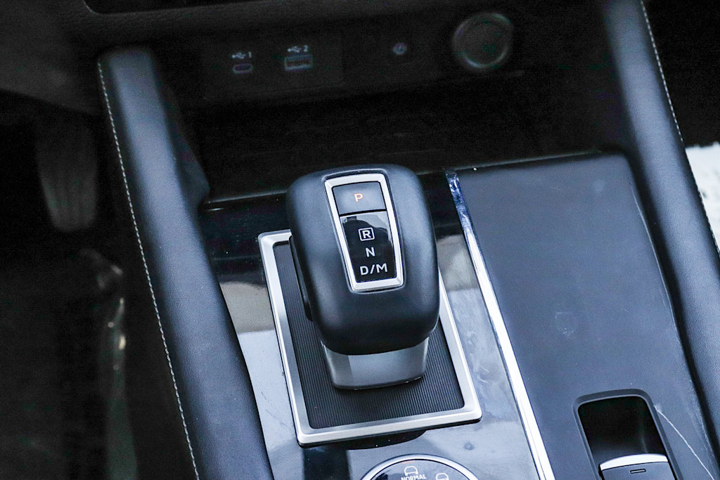 Thumbnail: 2024 Mitsubishi Outlander - 14