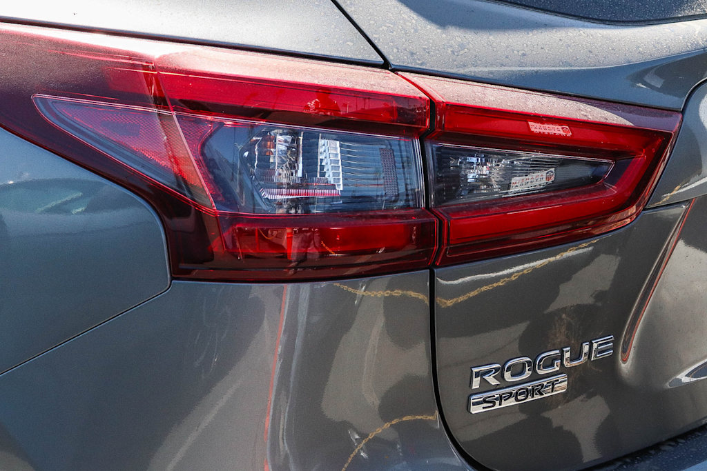 Thumbnail: 2021 Nissan Rogue Sport - 16