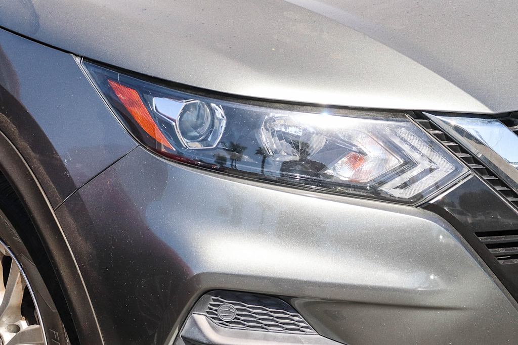 Thumbnail: 2021 Nissan Rogue Sport - 25