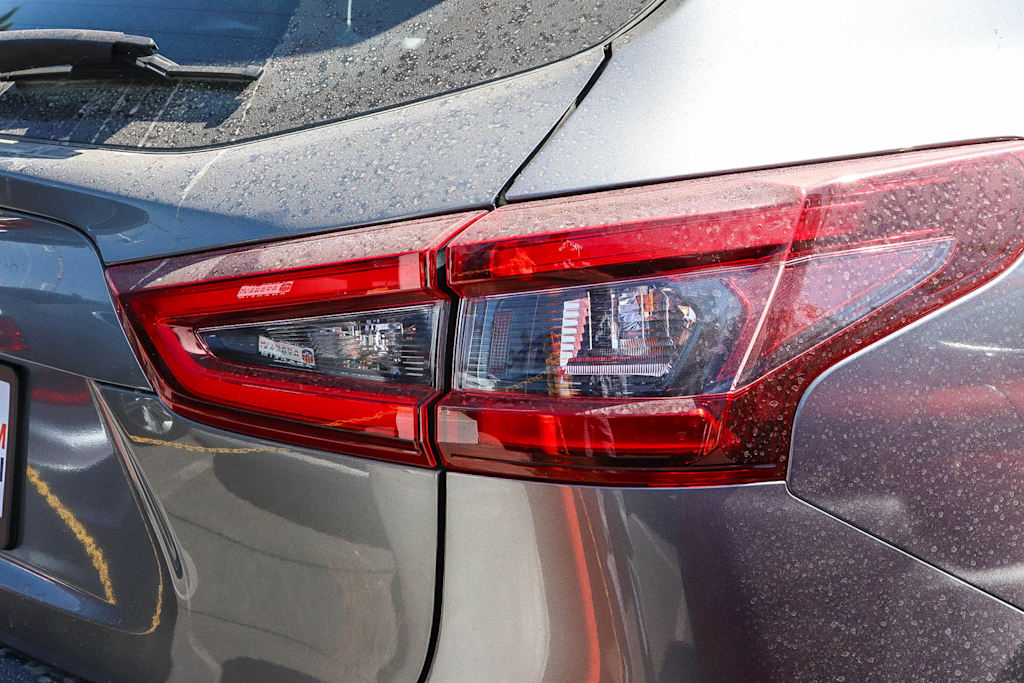 Thumbnail: 2021 Nissan Rogue Sport - 20